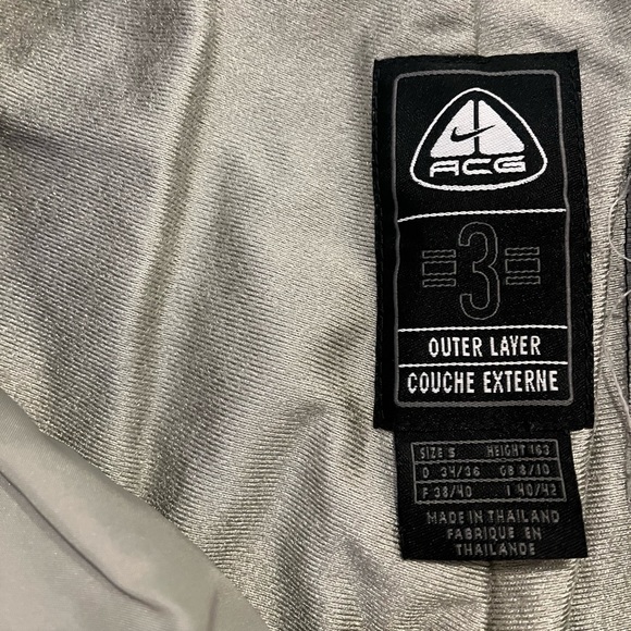 Nike ACG snow pants - worn one season. - Picture 2 of 4